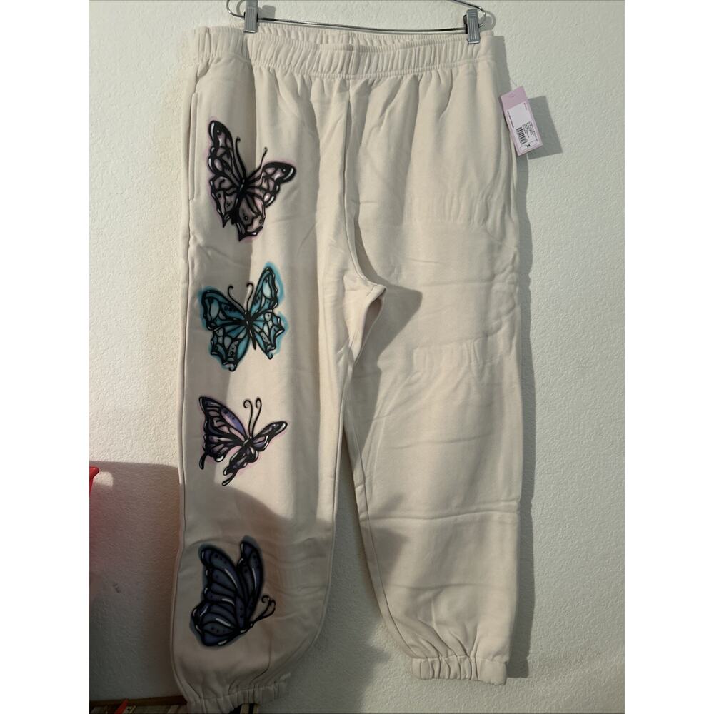 Women’s Light Beige Butterfly 1X Sweat Pants NWT Wild Fable